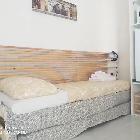 Aurisa Apartment Bari Esterno foto